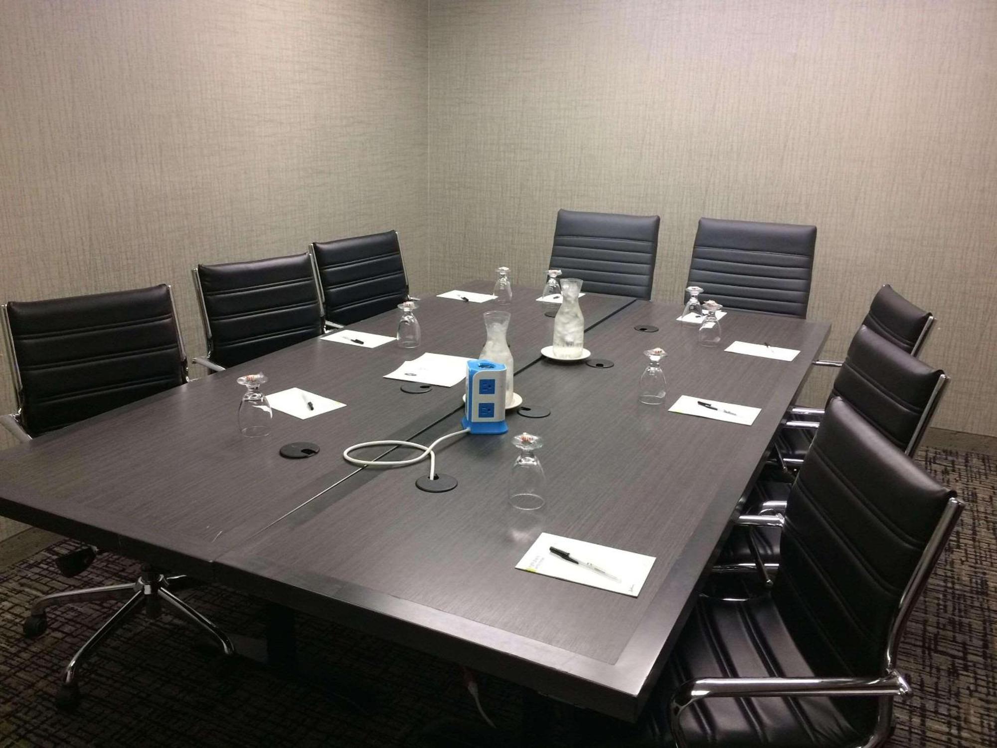 Holiday Inn Coralville - Iowa City By Ihg Buitenkant foto